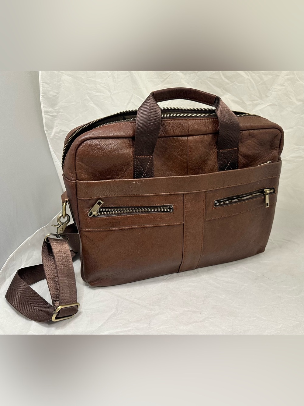 Men’s brown leather laptop bag